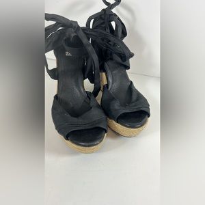 UGG Sz. 9 Sandals Woman’s Black Leather Lined Strappy Step In With Tie up straps